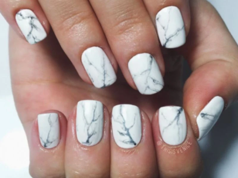 Nail vân đá (Marble Nails)